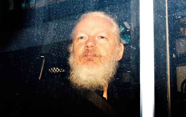 Ασάνζ: Δύο μέτρα και δύο σταθμά