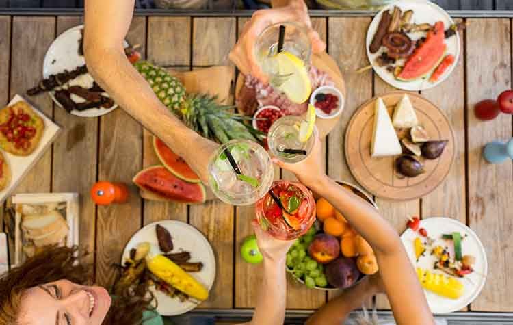 ΕΦΕΤ: Τι πρέπει να προσέχουμε όταν τρώμε έξω