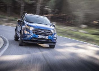 Η Ford μετατρέπει τα πλαστικά μπουκάλια σε μοκέτες