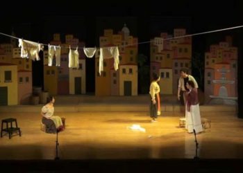 Μια κωμωδία γνήσιας λαϊκής ζωής επί σκηνής