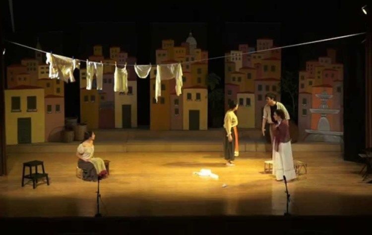 Μια κωμωδία γνήσιας λαϊκής ζωής επί σκηνής