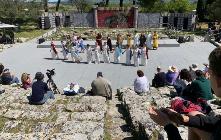 Μια σπουδαία αρχαία τραγωδία με πρωταγωνιστές μαθητές