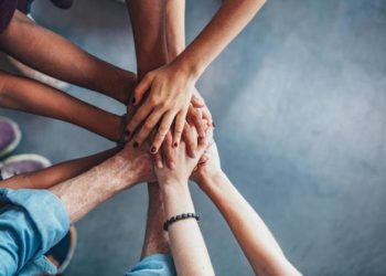 Μήνυμα ενάντια στις εξαρτήσεις από την πλατεία Αγίας Παρασκευής