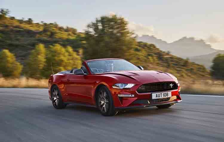 Η Ford παρουσιάζει δύο νέες Mustang