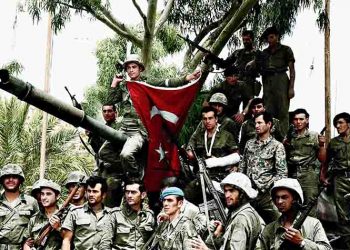 Η εισβολή των Τούρκων στην Κύπρο και το μπάχαλο στη «μητέρα πατρίδα»