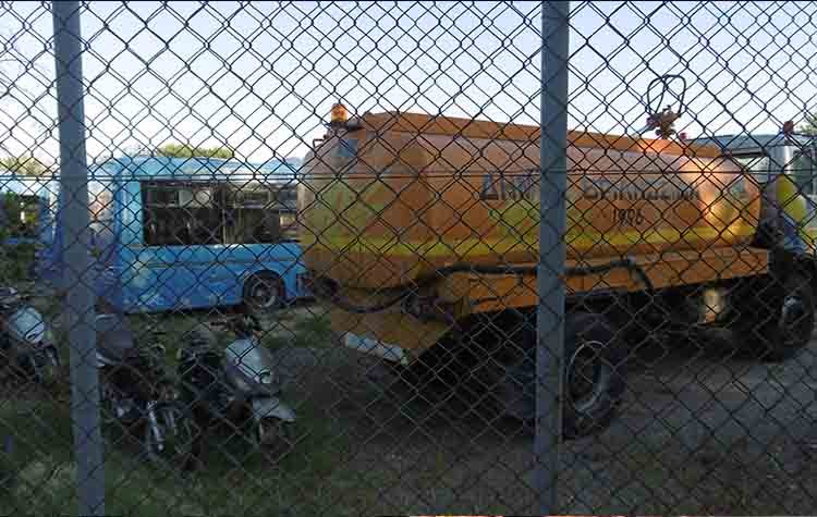 Πάρκο «Μ. Κάλλας»: «Δεν υπάρχουν ελεύθεροι χώροι για να μεταφερθούν τα οχήματα του Δήμου»