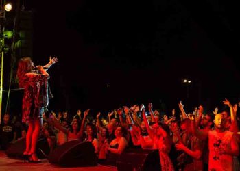 Η Καίτη Γαρμπή ξεσήκωσε το Μαρουσιώτικο κοινό