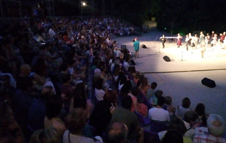 Υπέροχες βραδιές από θεατρική ομάδα του Δήμου και σύλλογο Αργώ