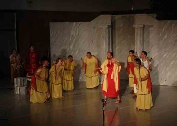 Κέρδισαν το χειροκρότημα του κοινού οι «Θεσμοφοριάζουσες»