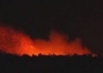 Καλύτερη η εικόνα στον Υμηττό – Συνεχίζεται η μαχη με τις φλόγες