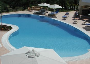 Εντατικοποίηση ελέγχων στις πισίνες τουριστικών καταλυμάτων ζητά  η Ρ. Δούρου