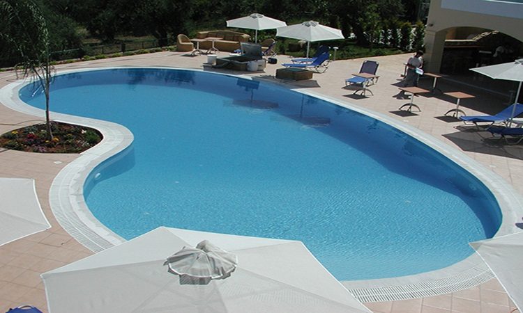 Εντατικοποίηση ελέγχων στις πισίνες τουριστικών καταλυμάτων ζητά η Ρ. Δούρου