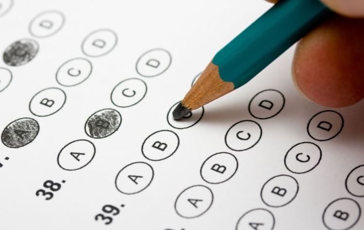 Πήγε να αντιγράψει με ηλεκτρονικό «σκονάκι» στις εξετάσεις οδήγησης