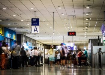 «Πυροσβεστικά» μέτρα για περιορισμό των καθυστερήσεων στα αεροδρόμια