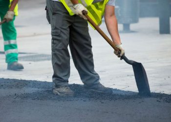 Ο Δήμος «έβαλε μπρος» τις ασφαλτοστρώσεις σε 30 δρόμους