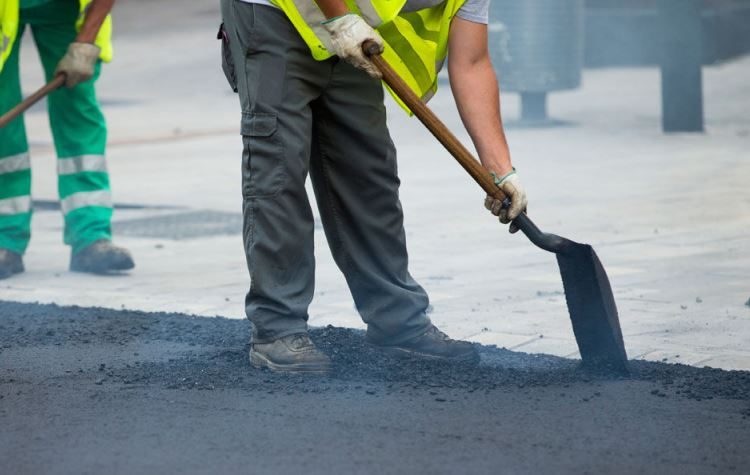 Ο Δήμος «έβαλε μπρος» τις ασφαλτοστρώσεις σε 30 δρόμους