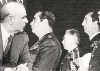 Πώς από το «πόλεμος τώρα», τελικά, καταλήξαμε στο «έξοδος από το ΝΑΤΟ»