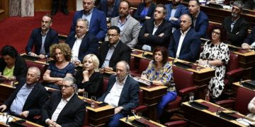 Στη Βουλή τα εκπαιδευτικά προβλήματα σε Παπάγου και Χολαργό