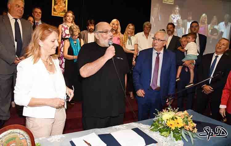 Μανιφέστο - εξπρές «Εκτός των Τειχών» στην ορκωμοσία