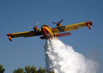 Συνεχίζεται η σκληρή μάχη με τις φλόγες στην Εύβοια