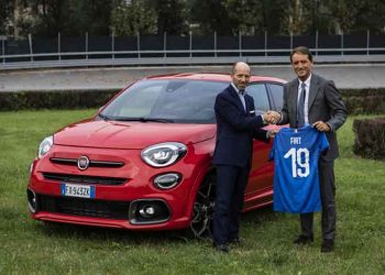 O Roberto Mancini «παίζει μπάλα» με το νέο 500Χ Sport