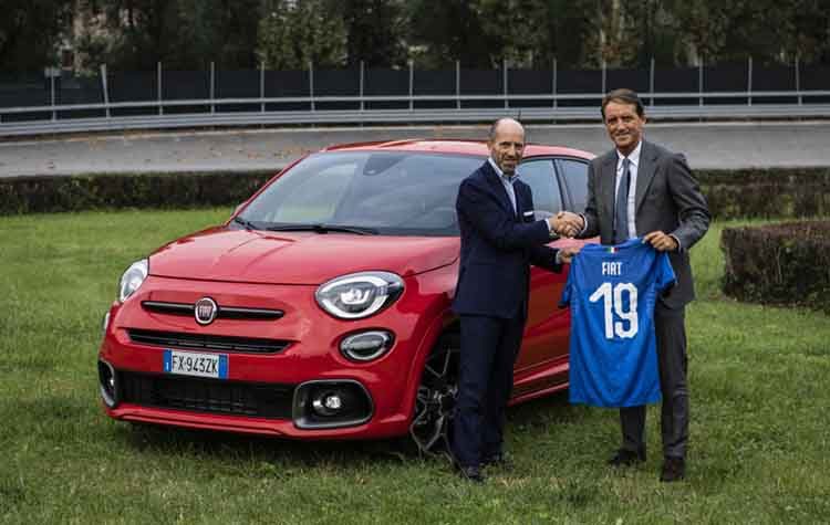 O Roberto Mancini «παίζει μπάλα» με το νέο 500Χ Sport