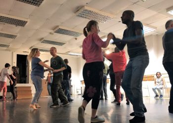 «Αυλαία» εγγραφών σε καλλιτεχνικά μαθήματα και διδασκαλία χορών