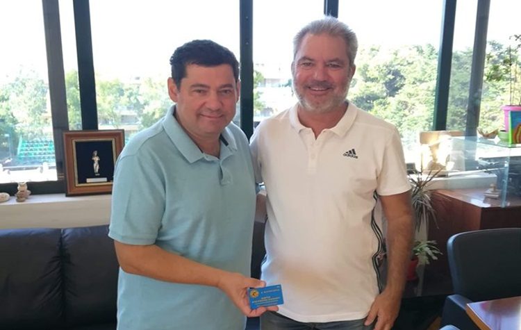 Η πρώτη κάρτα διαρκείας του Α.Ο. Λυκόβρυσης στον Δήμαρχο