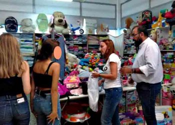 Διανομή σχολικών ειδών σε 40 ευπαθείς οικογένειες του Αμαρουσίου