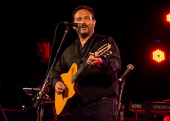 Ο Κώστας Μακεδόνας ταξίδεψε το κοινό  στις «Αλλοτινές Πατρίδες»