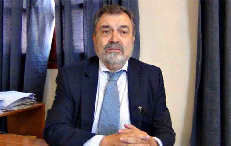 Δημοσθένης Παπακωνσταντίνου: «Να παραδώσει την έδρα ο Τσουχνικάς»