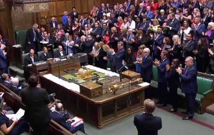 Σε ισχύ ο νόμος κατά του Brexit χωρίς συμφωνία - Παραιτείται ο πρόεδρος της Βουλής