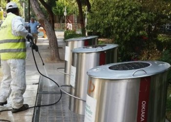 Καθαρίστηκαν όλοι οι υπόγειοι κάδοι του Δήμου