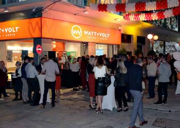 Λαμπερό πάρτι εγκαινίων από τη WATT+VOLT στο Περιστέρι