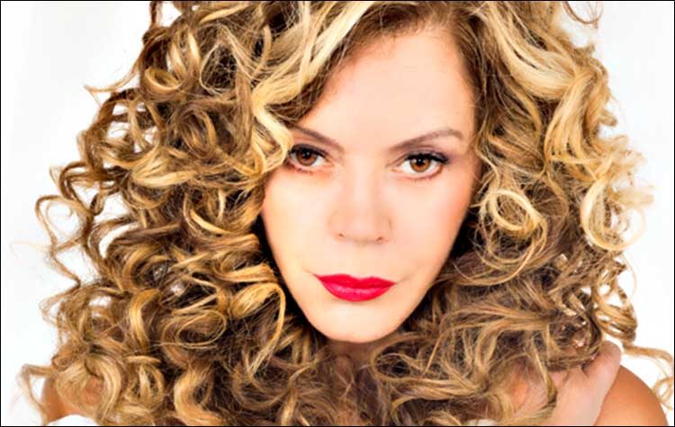 Ελένη Δήμου: «Σαν να έχει συνωμοτήσει το σύμπαν για την καριέρα μου»