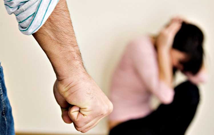 Dr Γρηγόρης Λέων: «Αυξάνονται δραματικά τα περιστατικά ενδοοικογενειακής βίας»
