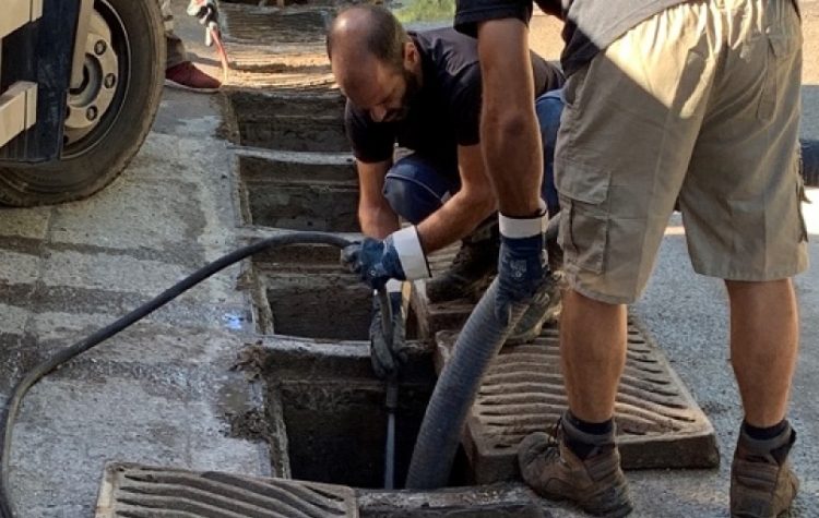 Καθαρισμοί φρεατίων από τον Δήμο ενόψει βροχοπτώσεων