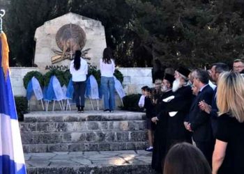 Κατάθεση στεφάνων στα Ηρώα Πεσόντων Παπάγου και Χολαργού