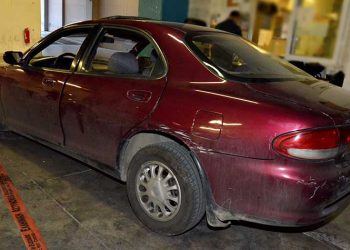 Εξαρθρώθηκε σπείρα που εισέβαλε με κλεμμένα αυτοκίνητα σε καταστήματα