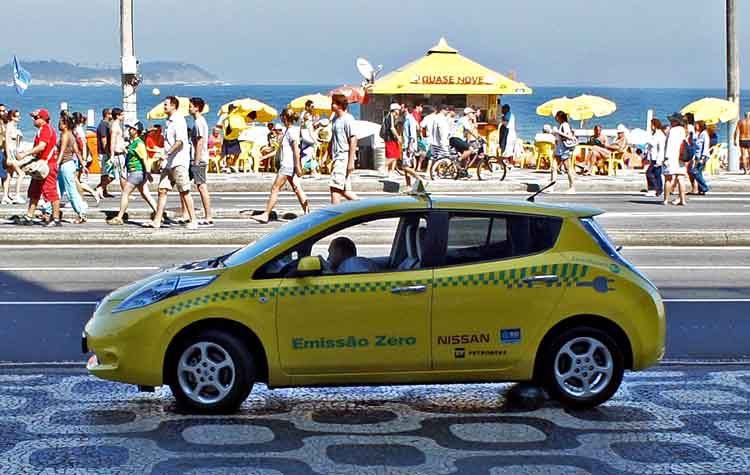 H εμπειρία από την χρήση του πρώτου ταξί Nissan Leaf στην Ισπανία