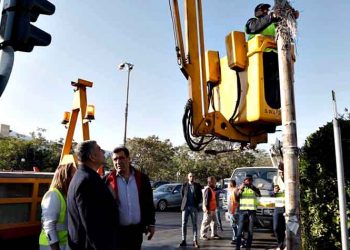 Πάνω από 3.500 παράνομες διαφημιστικές αφίσες «κατέβασε» η Περιφέρεια