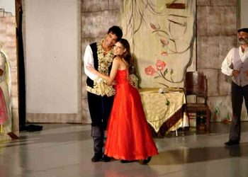 «Μάγεψε» τα παιδιά η παράσταση «Η Πεντάμορφη και το Τέρας»