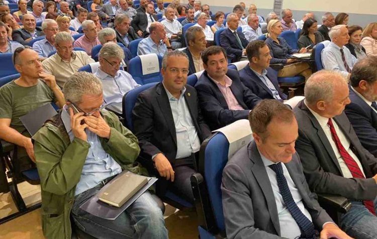 Συνάντηση εργασίας στην Περιφέρεια για την πολιτική προστασία