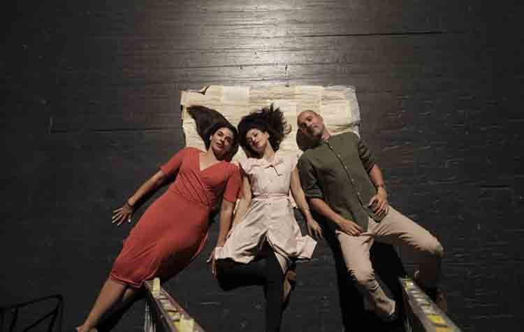 «Χρωματιστές Ιστορίες» του Στράτη Μυριβήλη στο Θέατρο Σφενδόνη