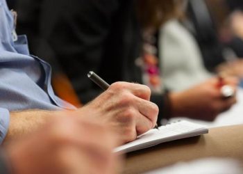 «Μποναμάς» 86 υποτροφιών για μαθητές και νέους του Δήμου