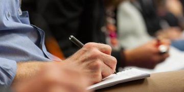 «Μποναμάς» 86 υποτροφιών για μαθητές και νέους του Δήμου