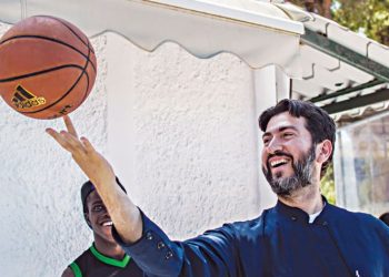 Βάζει «τρίποντο» αγάπης και προσφοράς η ΑΕ Χολαργού