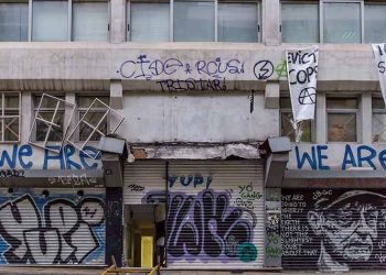 Εξάρχεια: Eκκένωση του κτιρίου στην Μπουμπουλίνας - Βρέθηκαν 138 αλλοδαποί