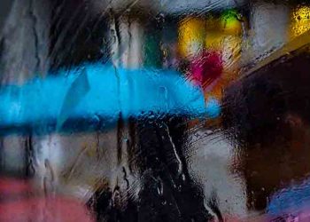 Τα φυλάς τα ρούχα σου;