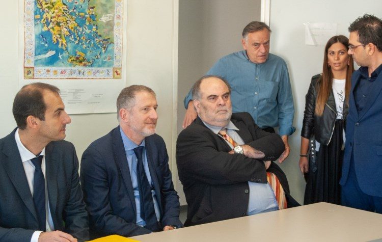 Ευρωπαίοι και κυβερνητικοί αξιωματούχοι στο παράρτημα Ρομά του Δήμου